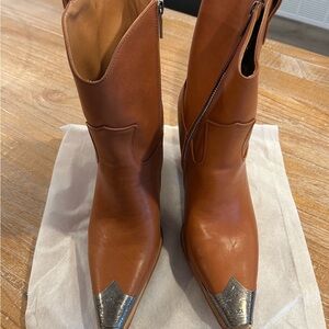 Camel Colored Leather Western Boots With Fun Metal on the Toes